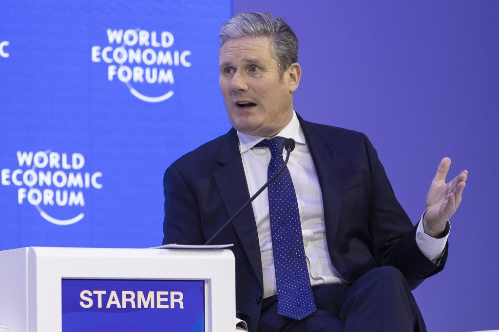 [ID: Keir Starmer looking like a plonker]