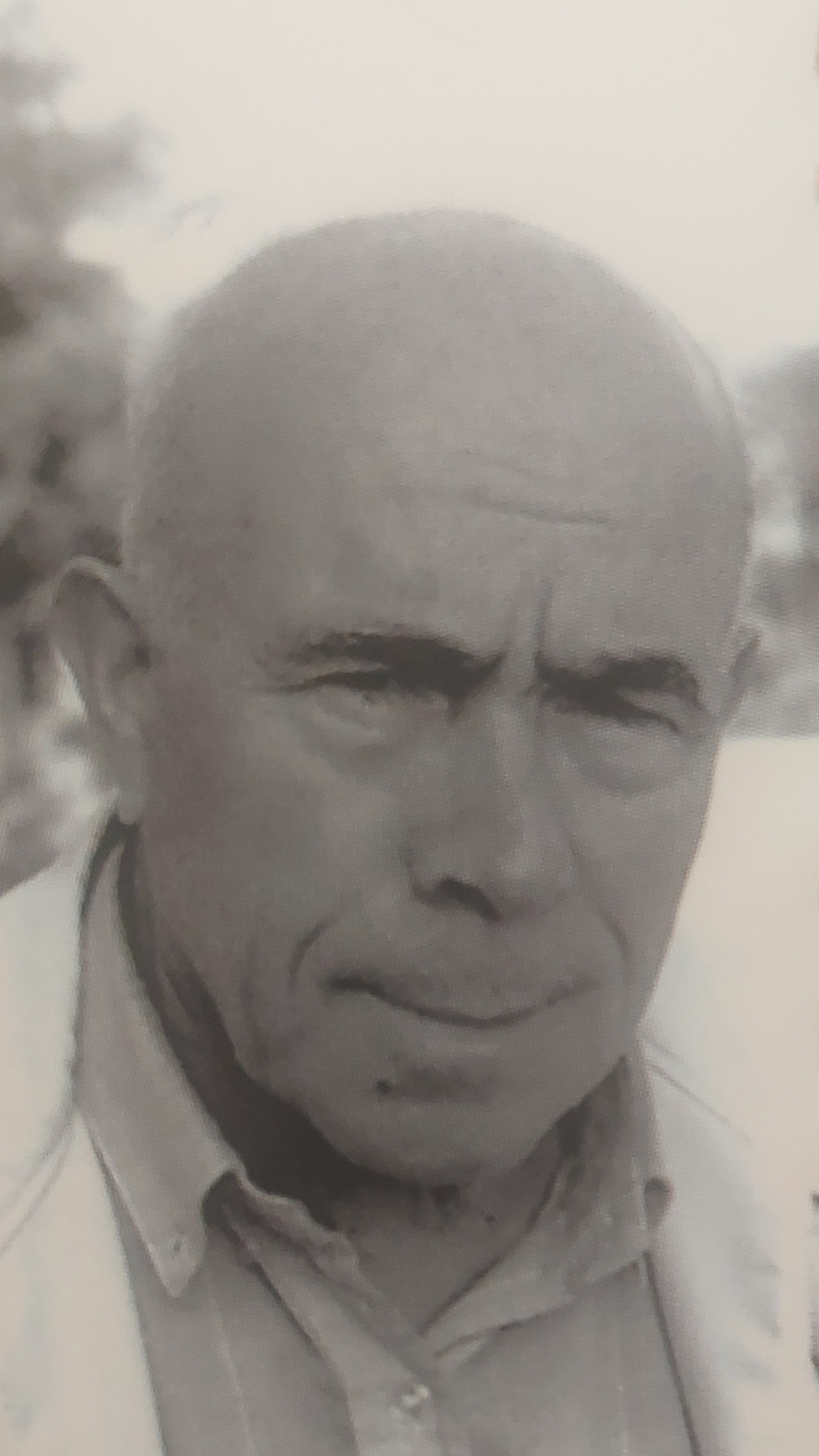 Photo of older balt man in white jacket