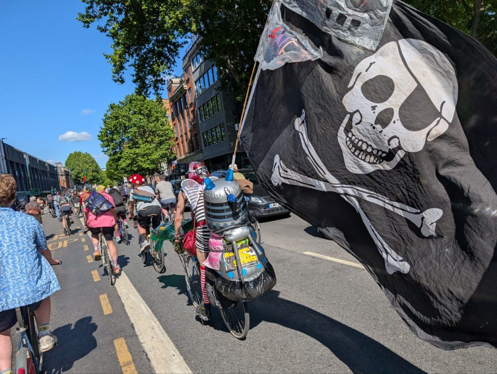 In pictures: Reclaim the Streets rides again - Freedom News