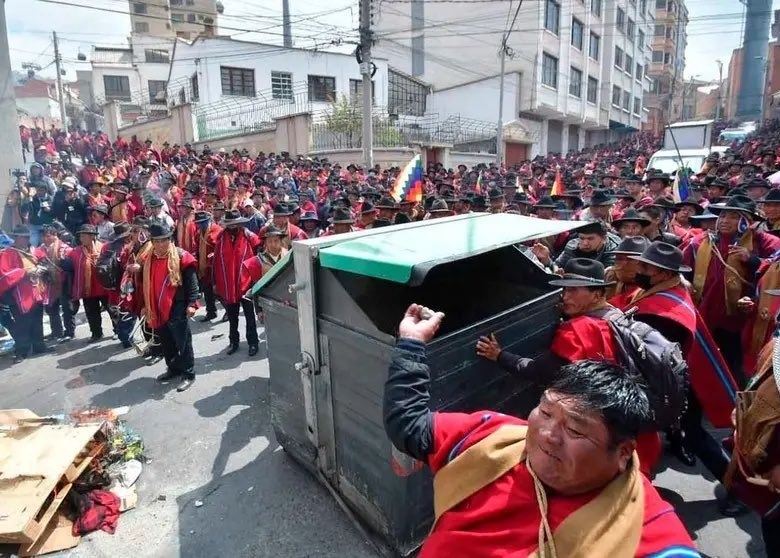 Protesters in Bolivia blockade the capital