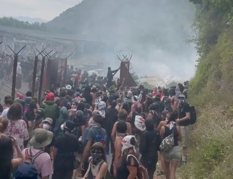 NoTAV protesters sack construction site - Freedom News